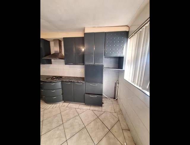 3 BEDROOM PROPERTY TO RENT IN GOODWOOD CENTRAL